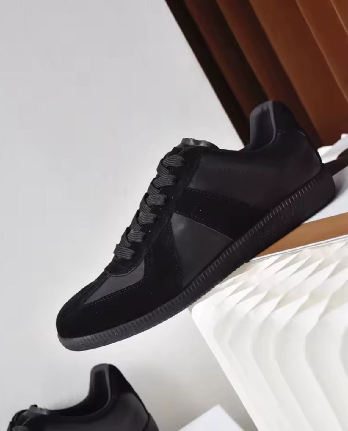 LUCA LEATHER SNEAKERS